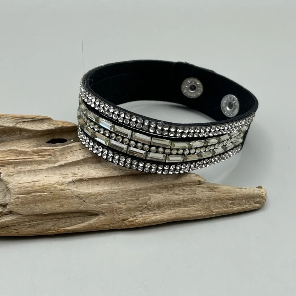 Elegant Black and Silver Bracelet